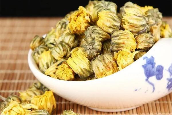 菊花茶可以用冷水泡吗 菊花茶对眼睛好吗